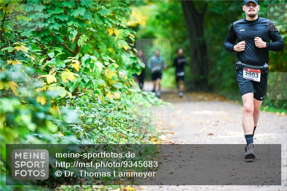12.10.2025 - Bramfelder Halbmarathon 2025 Dr. Thomas Lammeyer http://msf.ph/oto/9345683 12.10.2025 10:17:05 Laufen 2903, 4 meine-sportfotos.de