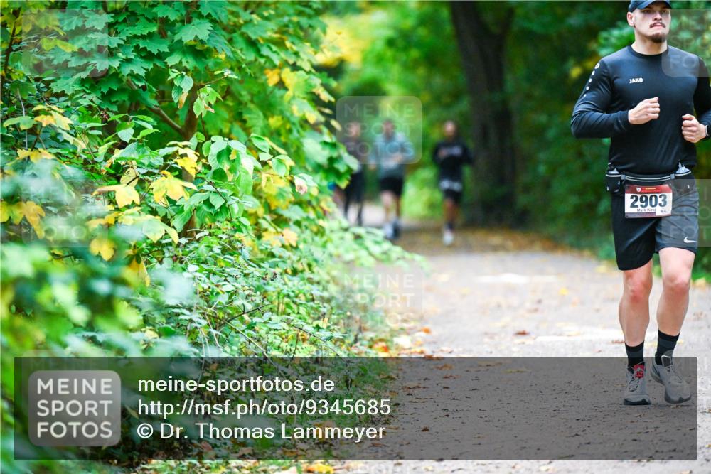 12.10.2025 - Bramfelder Halbmarathon 2025 Dr. Thomas Lammeyer http://msf.ph/oto/9345685 12.10.2025 10:17:05 Laufen 2903, 4 meine-sportfotos.de