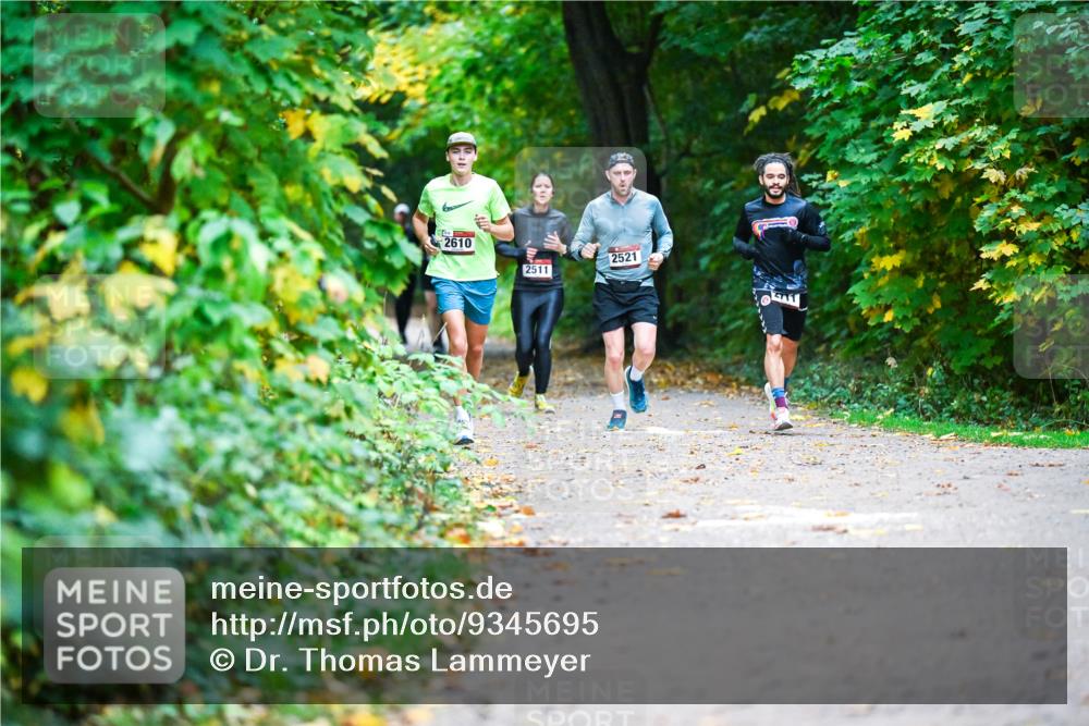 12.10.2025 - Bramfelder Halbmarathon 2025 Dr. Thomas Lammeyer http://msf.ph/oto/9345695 12.10.2025 10:17:10 Laufen 2610, 2511, 2521, 711 meine-sportfotos.de