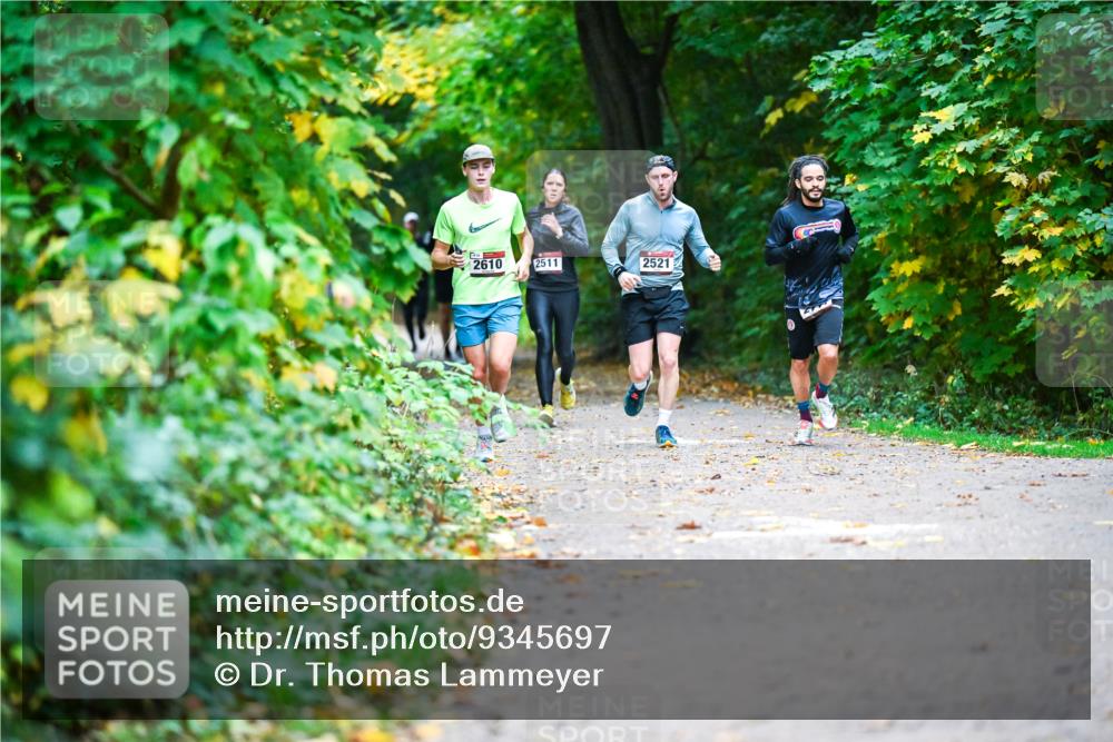 12.10.2025 - Bramfelder Halbmarathon 2025 Dr. Thomas Lammeyer http://msf.ph/oto/9345697 12.10.2025 10:17:10 Laufen 2610, 2511, 2521 meine-sportfotos.de