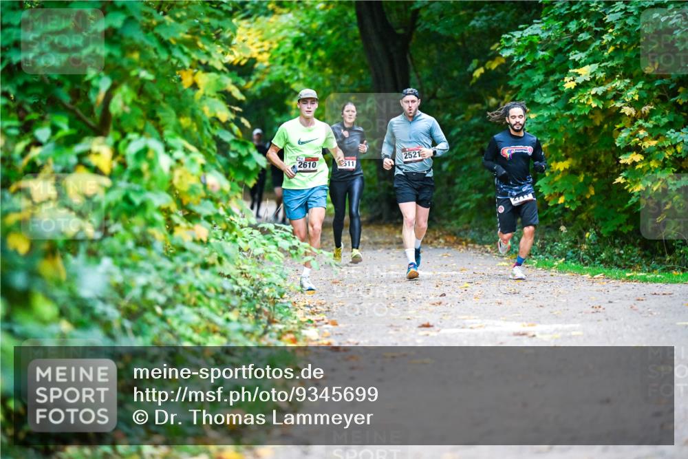 12.10.2025 - Bramfelder Halbmarathon 2025 Dr. Thomas Lammeyer http://msf.ph/oto/9345699 12.10.2025 10:17:11 Laufen 2521, 2610, 511, 2711 meine-sportfotos.de
