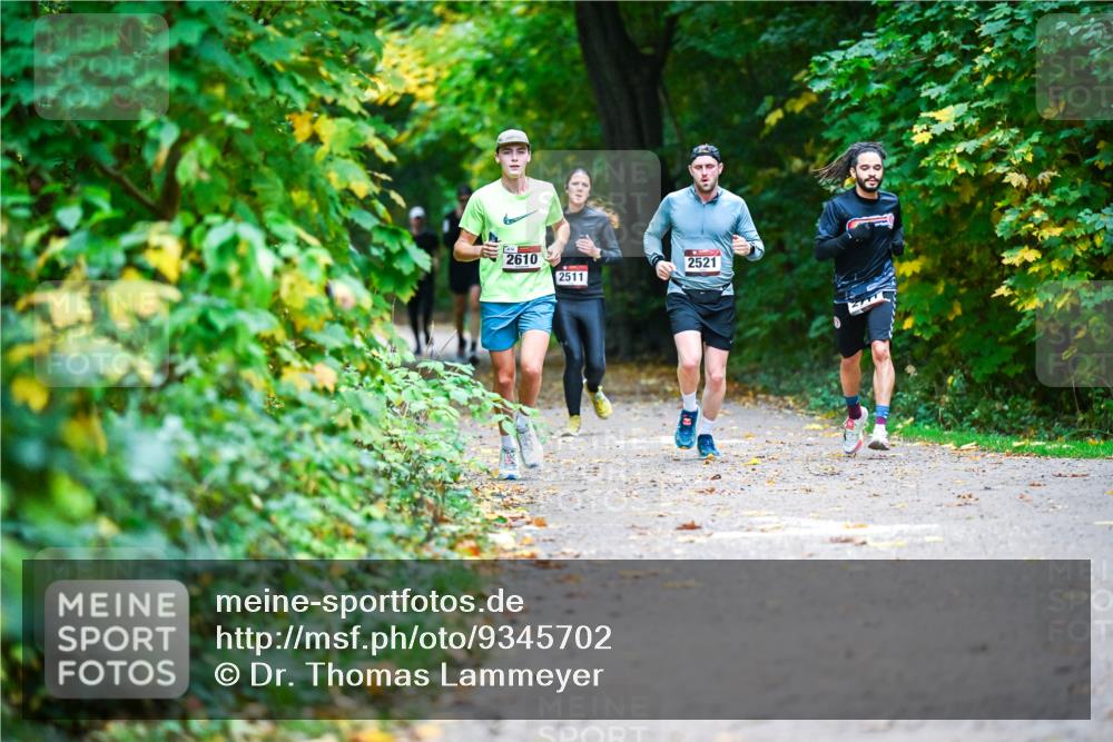 12.10.2025 - Bramfelder Halbmarathon 2025 Dr. Thomas Lammeyer http://msf.ph/oto/9345702 12.10.2025 10:17:11 Laufen 2610, 2511, 2521 meine-sportfotos.de