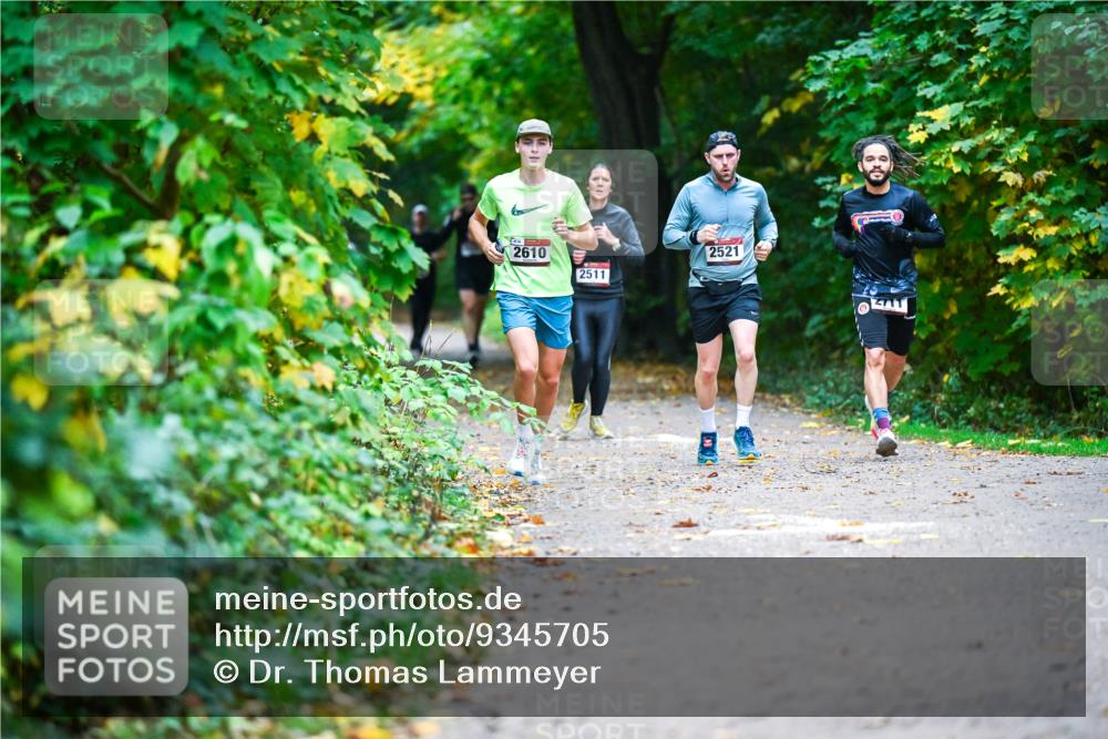 12.10.2025 - Bramfelder Halbmarathon 2025 Dr. Thomas Lammeyer http://msf.ph/oto/9345705 12.10.2025 10:17:12 Laufen 2610, 2511, 2521 meine-sportfotos.de