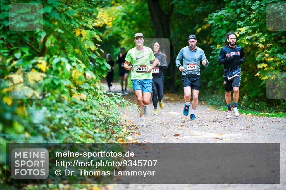 12.10.2025 - Bramfelder Halbmarathon 2025 Dr. Thomas Lammeyer http://msf.ph/oto/9345707 12.10.2025 10:17:12 Laufen 2610, 2511, 2521 meine-sportfotos.de