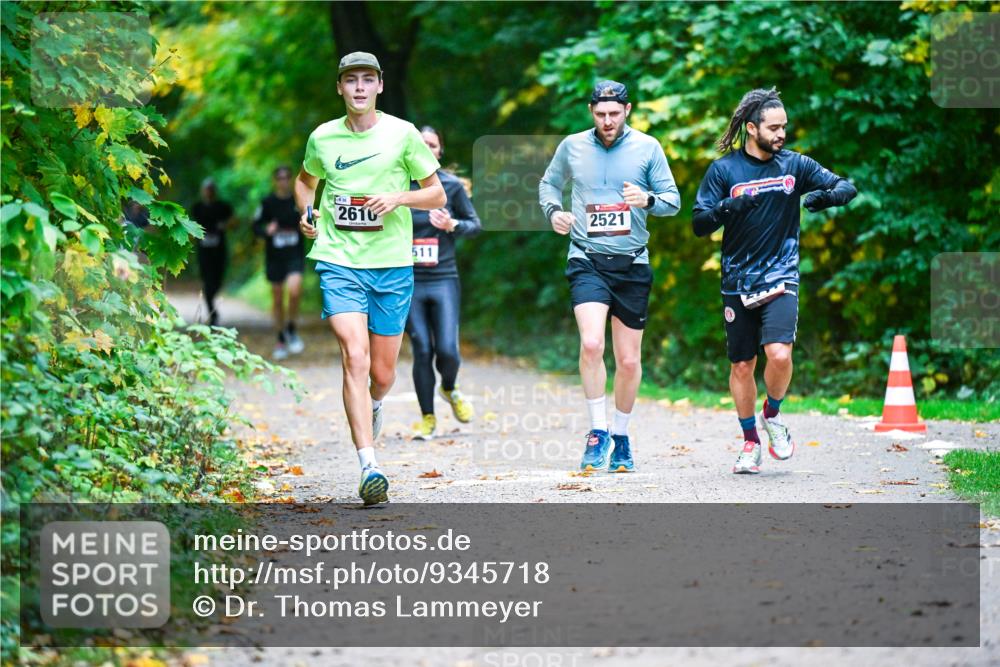 12.10.2025 - Bramfelder Halbmarathon 2025 Dr. Thomas Lammeyer http://msf.ph/oto/9345718 12.10.2025 10:17:14 Laufen 2610, 511, 2521 meine-sportfotos.de