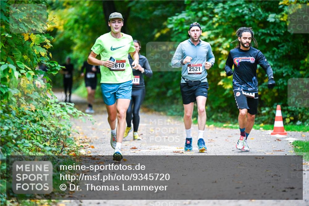 12.10.2025 - Bramfelder Halbmarathon 2025 Dr. Thomas Lammeyer http://msf.ph/oto/9345720 12.10.2025 10:17:15 Laufen 2610, 11, 2521 meine-sportfotos.de
