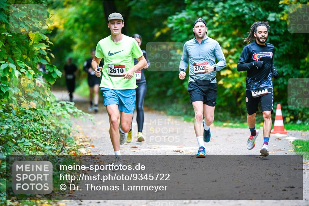 12.10.2025 - Bramfelder Halbmarathon 2025 Dr. Thomas Lammeyer http://msf.ph/oto/9345722 12.10.2025 10:17:15 Laufen 838, 2610, 252, 11 meine-sportfotos.de