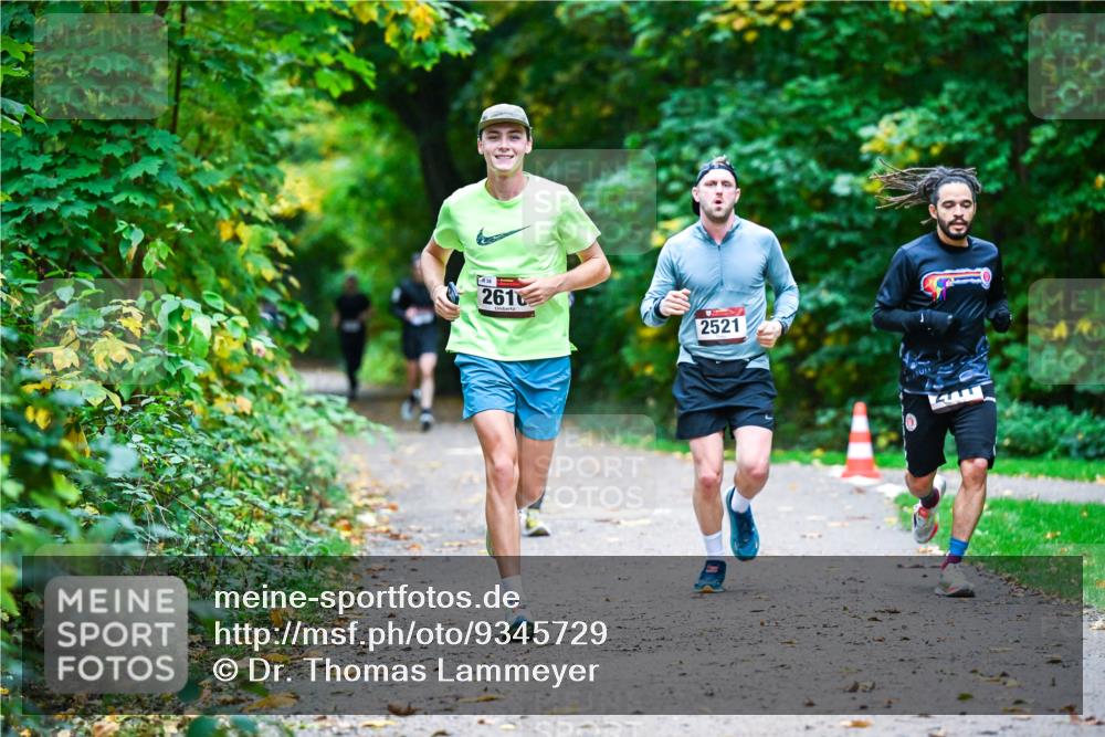 12.10.2025 - Bramfelder Halbmarathon 2025 Dr. Thomas Lammeyer http://msf.ph/oto/9345729 12.10.2025 10:17:16 Laufen 838, 2610, 2521 meine-sportfotos.de