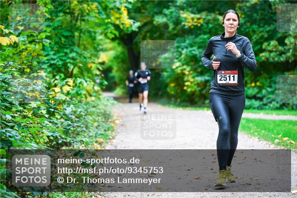 12.10.2025 - Bramfelder Halbmarathon 2025 Dr. Thomas Lammeyer http://msf.ph/oto/9345753 12.10.2025 10:17:21 Laufen 2511 meine-sportfotos.de