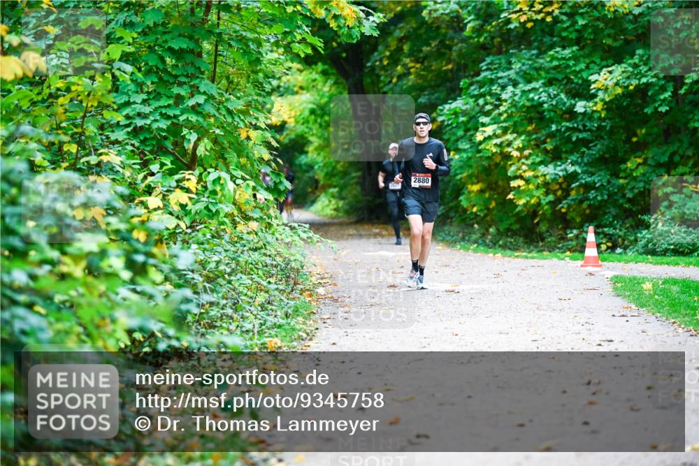 12.10.2025 - Bramfelder Halbmarathon 2025 Dr. Thomas Lammeyer http://msf.ph/oto/9345758 12.10.2025 10:17:23 Laufen 2880 meine-sportfotos.de