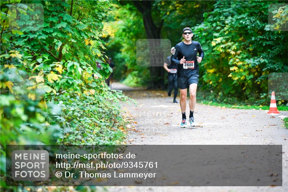 12.10.2025 - Bramfelder Halbmarathon 2025 Dr. Thomas Lammeyer http://msf.ph/oto/9345761 12.10.2025 10:17:23 Laufen 2880 meine-sportfotos.de