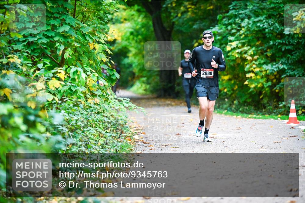 12.10.2025 - Bramfelder Halbmarathon 2025 Dr. Thomas Lammeyer http://msf.ph/oto/9345763 12.10.2025 10:17:23 Laufen 2880 meine-sportfotos.de