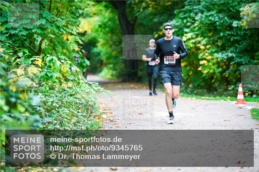 12.10.2025 - Bramfelder Halbmarathon 2025 Dr. Thomas Lammeyer http://msf.ph/oto/9345765 12.10.2025 10:17:24 Laufen 2880 meine-sportfotos.de