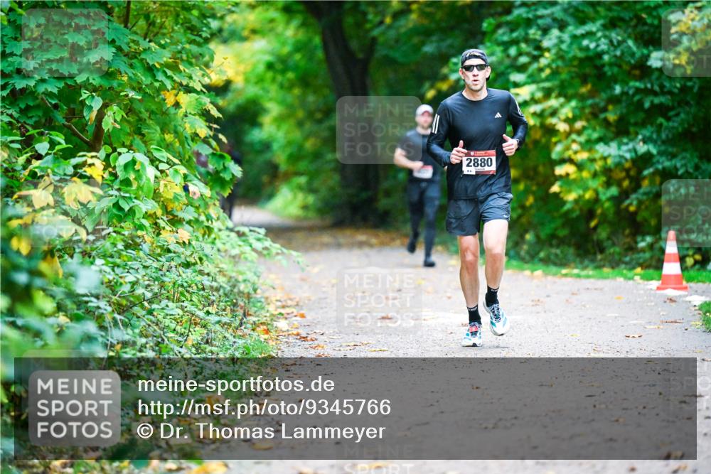 12.10.2025 - Bramfelder Halbmarathon 2025 Dr. Thomas Lammeyer http://msf.ph/oto/9345766 12.10.2025 10:17:24 Laufen 2880 meine-sportfotos.de