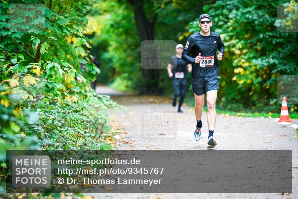 12.10.2025 - Bramfelder Halbmarathon 2025 Dr. Thomas Lammeyer http://msf.ph/oto/9345767 12.10.2025 10:17:24 Laufen 2880 meine-sportfotos.de