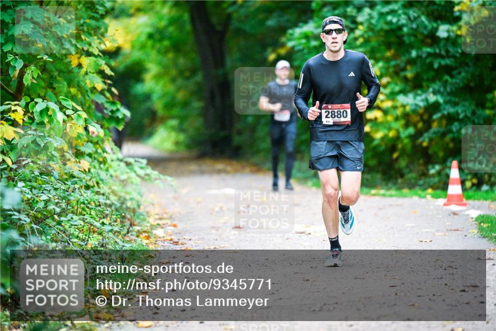 12.10.2025 - Bramfelder Halbmarathon 2025 Dr. Thomas Lammeyer http://msf.ph/oto/9345771 12.10.2025 10:17:24 Laufen 2880 meine-sportfotos.de