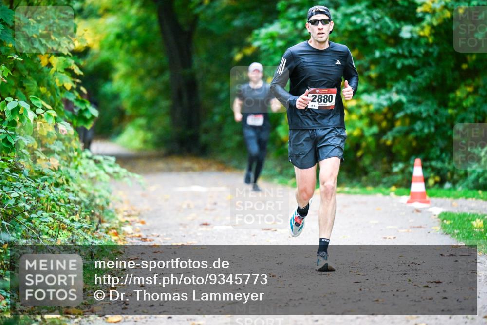 12.10.2025 - Bramfelder Halbmarathon 2025 Dr. Thomas Lammeyer http://msf.ph/oto/9345773 12.10.2025 10:17:25 Laufen 2880 meine-sportfotos.de