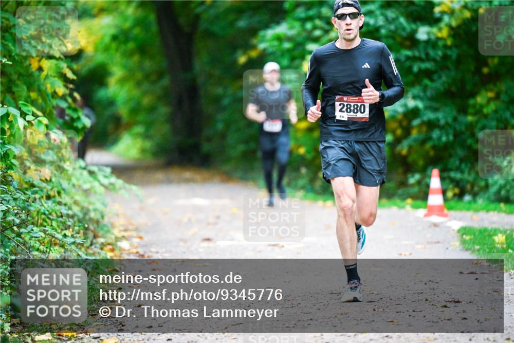 12.10.2025 - Bramfelder Halbmarathon 2025 Dr. Thomas Lammeyer http://msf.ph/oto/9345776 12.10.2025 10:17:25 Laufen 2880, 8 meine-sportfotos.de