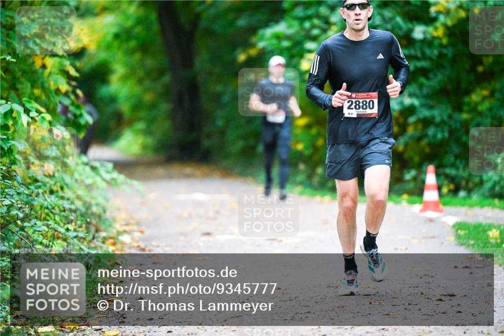 12.10.2025 - Bramfelder Halbmarathon 2025 Dr. Thomas Lammeyer http://msf.ph/oto/9345777 12.10.2025 10:17:25 Laufen 2880, 8 meine-sportfotos.de