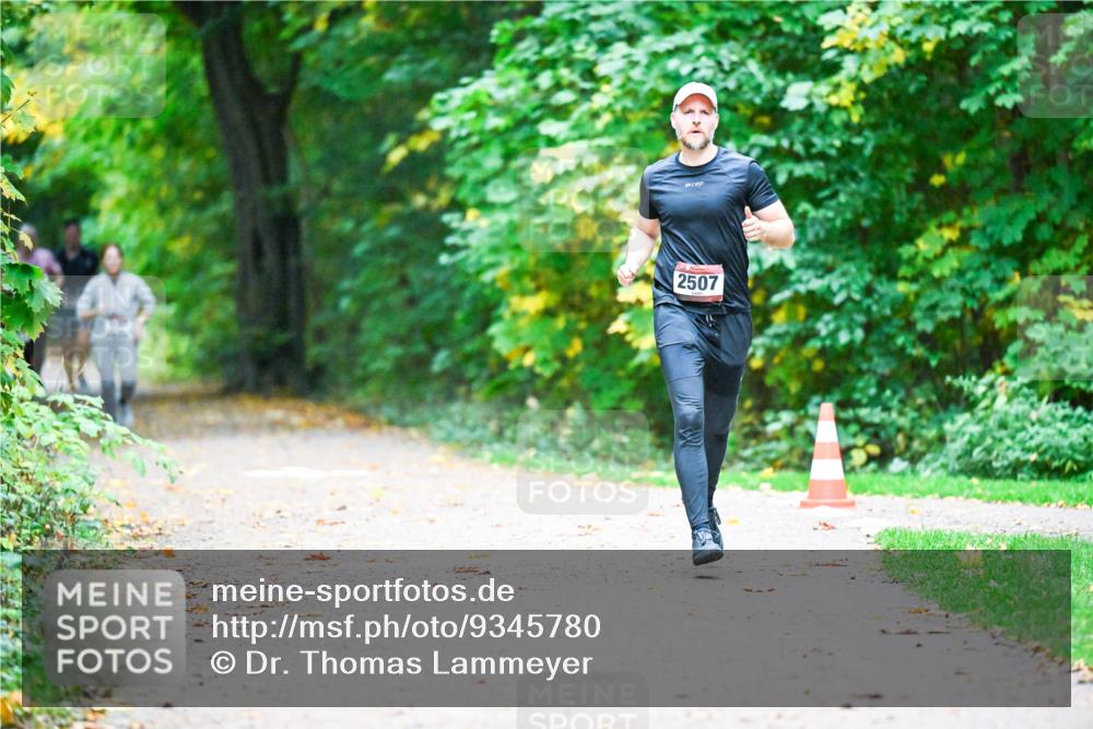 12.10.2025 - Bramfelder Halbmarathon 2025 Dr. Thomas Lammeyer http://msf.ph/oto/9345780 12.10.2025 10:17:29 Laufen 2507 meine-sportfotos.de