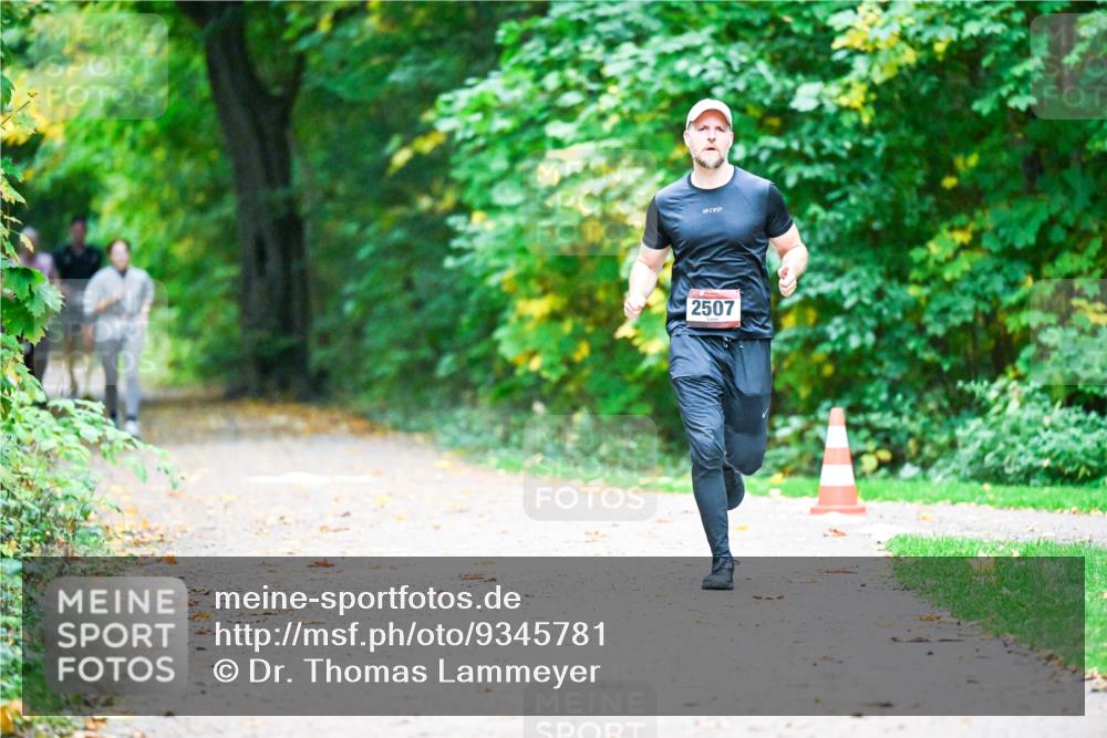 12.10.2025 - Bramfelder Halbmarathon 2025 Dr. Thomas Lammeyer http://msf.ph/oto/9345781 12.10.2025 10:17:29 Laufen 2507 meine-sportfotos.de