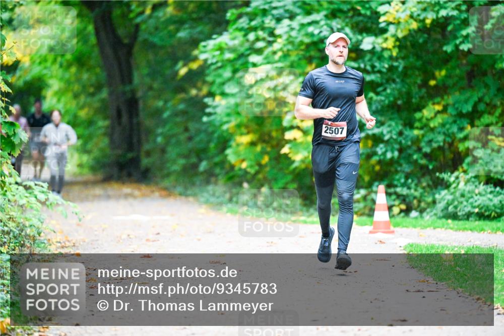 12.10.2025 - Bramfelder Halbmarathon 2025 Dr. Thomas Lammeyer http://msf.ph/oto/9345783 12.10.2025 10:17:29 Laufen 2507 meine-sportfotos.de
