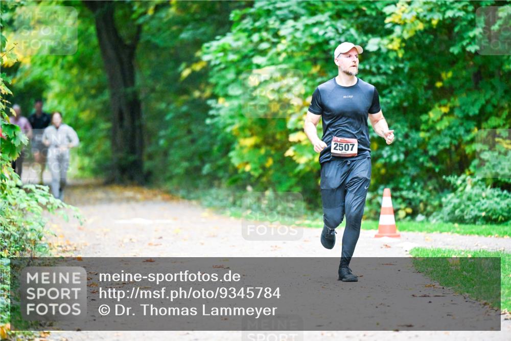12.10.2025 - Bramfelder Halbmarathon 2025 Dr. Thomas Lammeyer http://msf.ph/oto/9345784 12.10.2025 10:17:29 Laufen 2507 meine-sportfotos.de
