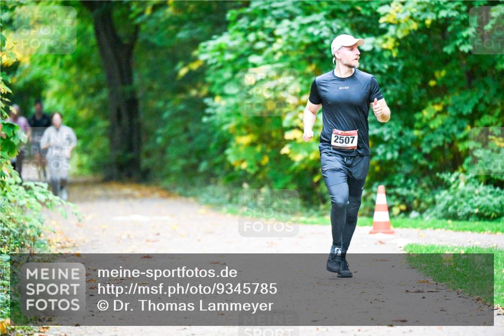 12.10.2025 - Bramfelder Halbmarathon 2025 Dr. Thomas Lammeyer http://msf.ph/oto/9345785 12.10.2025 10:17:29 Laufen 2507 meine-sportfotos.de
