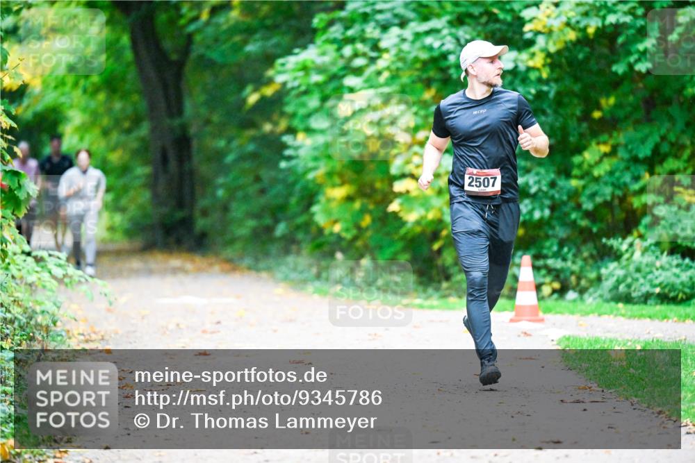 12.10.2025 - Bramfelder Halbmarathon 2025 Dr. Thomas Lammeyer http://msf.ph/oto/9345786 12.10.2025 10:17:29 Laufen 2507 meine-sportfotos.de