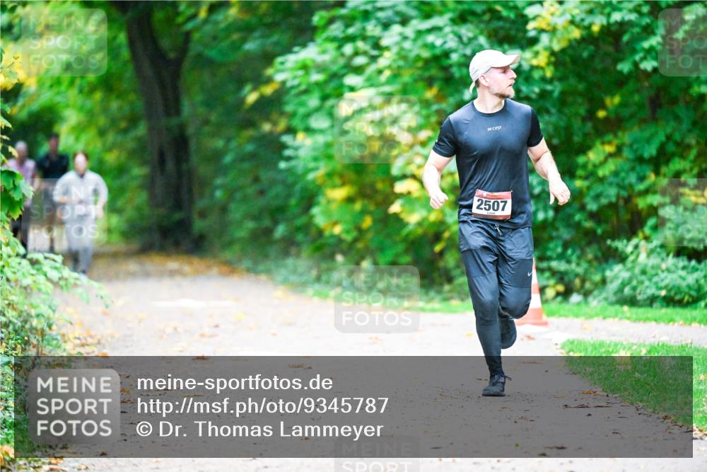 12.10.2025 - Bramfelder Halbmarathon 2025 Dr. Thomas Lammeyer http://msf.ph/oto/9345787 12.10.2025 10:17:29 Laufen 2507 meine-sportfotos.de