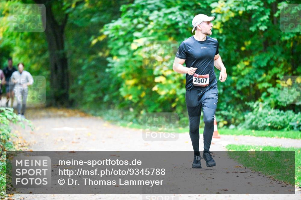 12.10.2025 - Bramfelder Halbmarathon 2025 Dr. Thomas Lammeyer http://msf.ph/oto/9345788 12.10.2025 10:17:30 Laufen 2507 meine-sportfotos.de
