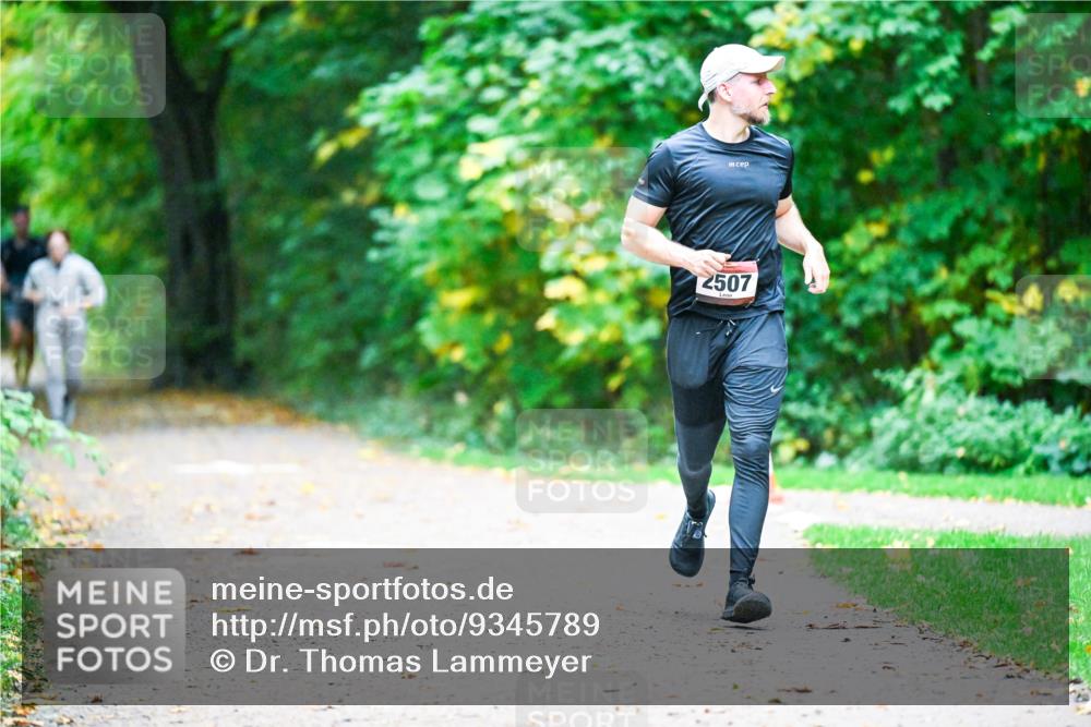 12.10.2025 - Bramfelder Halbmarathon 2025 Dr. Thomas Lammeyer http://msf.ph/oto/9345789 12.10.2025 10:17:30 Laufen 2507 meine-sportfotos.de