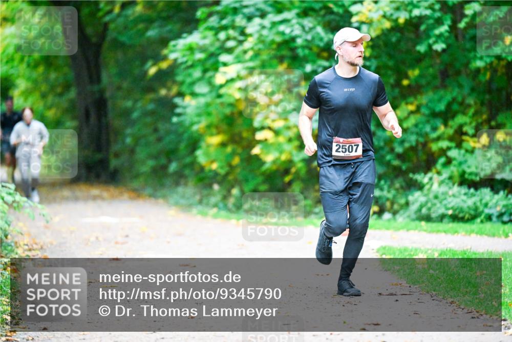 12.10.2025 - Bramfelder Halbmarathon 2025 Dr. Thomas Lammeyer http://msf.ph/oto/9345790 12.10.2025 10:17:30 Laufen 2507 meine-sportfotos.de