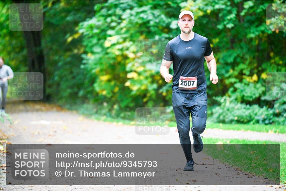 12.10.2025 - Bramfelder Halbmarathon 2025 Dr. Thomas Lammeyer http://msf.ph/oto/9345793 12.10.2025 10:17:30 Laufen 2507 meine-sportfotos.de