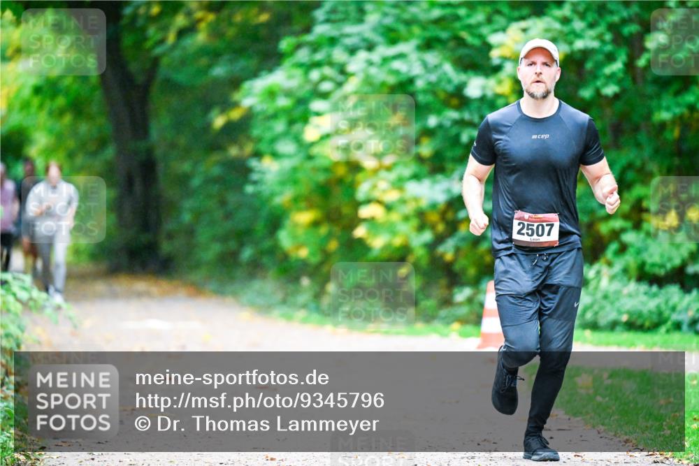 12.10.2025 - Bramfelder Halbmarathon 2025 Dr. Thomas Lammeyer http://msf.ph/oto/9345796 12.10.2025 10:17:31 Laufen 2507 meine-sportfotos.de