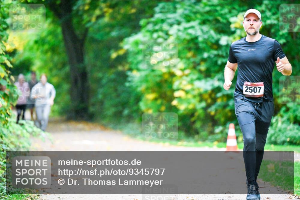 12.10.2025 - Bramfelder Halbmarathon 2025 Dr. Thomas Lammeyer http://msf.ph/oto/9345797 12.10.2025 10:17:31 Laufen 2507 meine-sportfotos.de
