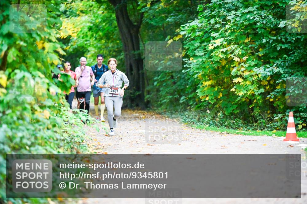 12.10.2025 - Bramfelder Halbmarathon 2025 Dr. Thomas Lammeyer http://msf.ph/oto/9345801 12.10.2025 10:17:33 Laufen 162, 2487 meine-sportfotos.de