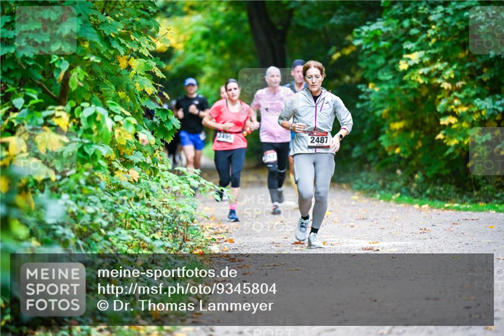 12.10.2025 - Bramfelder Halbmarathon 2025 Dr. Thomas Lammeyer http://msf.ph/oto/9345804 12.10.2025 10:17:37 Laufen 2487, 2495 meine-sportfotos.de