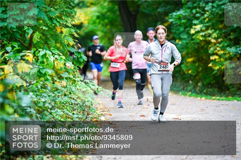 12.10.2025 - Bramfelder Halbmarathon 2025 Dr. Thomas Lammeyer http://msf.ph/oto/9345809 12.10.2025 10:17:37 Laufen 2495, 67, 2481 meine-sportfotos.de