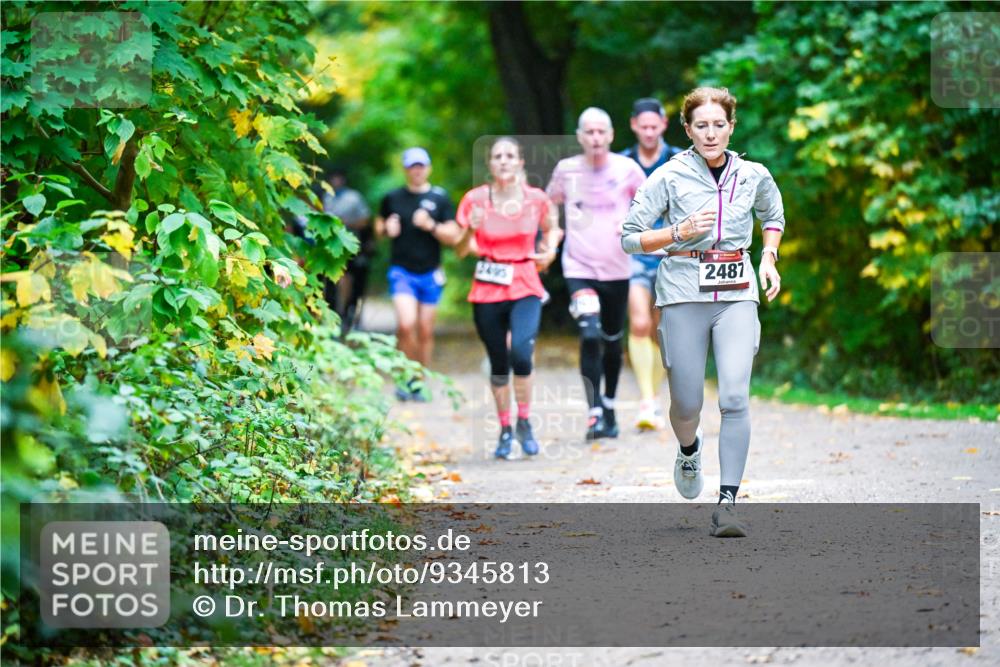 12.10.2025 - Bramfelder Halbmarathon 2025 Dr. Thomas Lammeyer http://msf.ph/oto/9345813 12.10.2025 10:17:38 Laufen 3495, 2487 meine-sportfotos.de