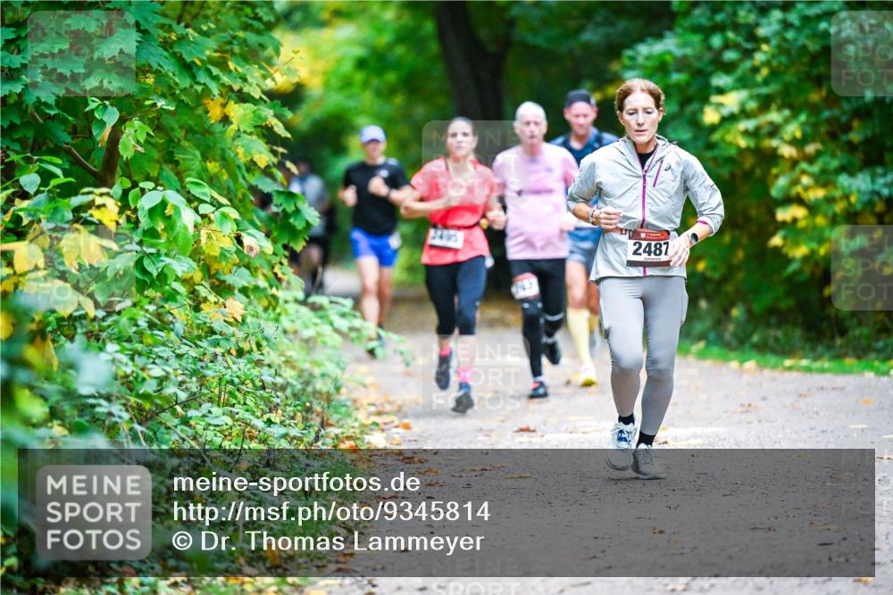 12.10.2025 - Bramfelder Halbmarathon 2025 Dr. Thomas Lammeyer http://msf.ph/oto/9345814 12.10.2025 10:17:38 Laufen 3495, 2487 meine-sportfotos.de