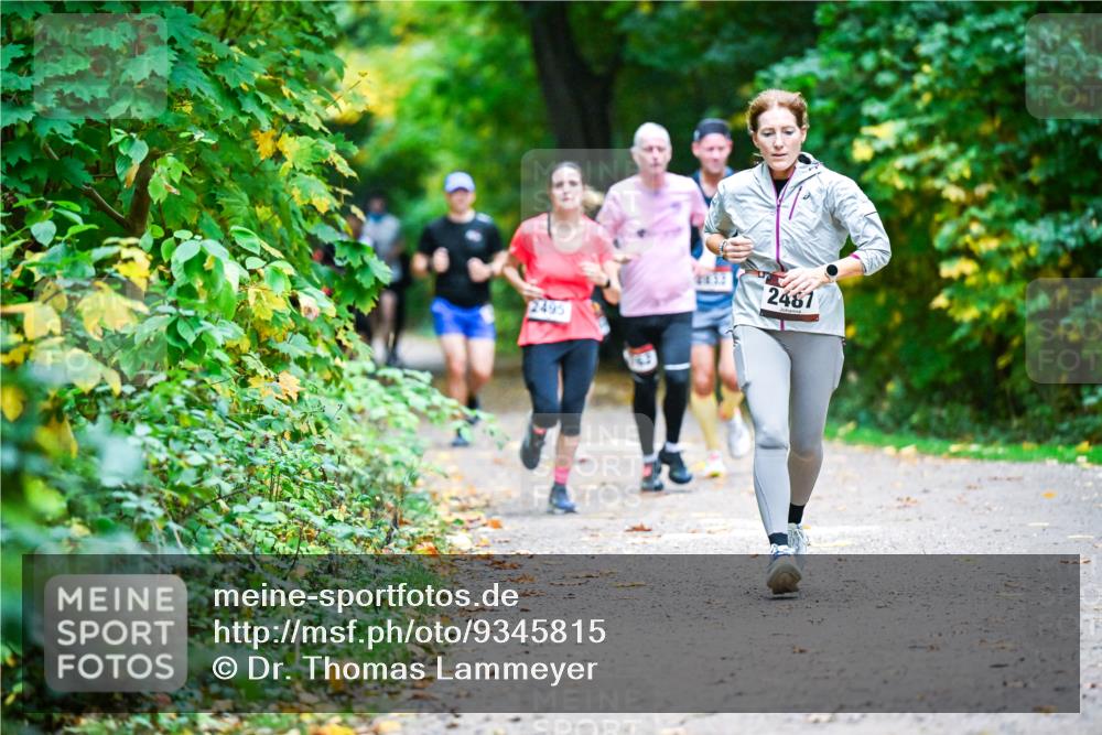 12.10.2025 - Bramfelder Halbmarathon 2025 Dr. Thomas Lammeyer http://msf.ph/oto/9345815 12.10.2025 10:17:38 Laufen 2495, 2432, 2481 meine-sportfotos.de