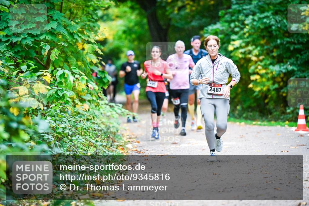 12.10.2025 - Bramfelder Halbmarathon 2025 Dr. Thomas Lammeyer http://msf.ph/oto/9345816 12.10.2025 10:17:38 Laufen 2487 meine-sportfotos.de