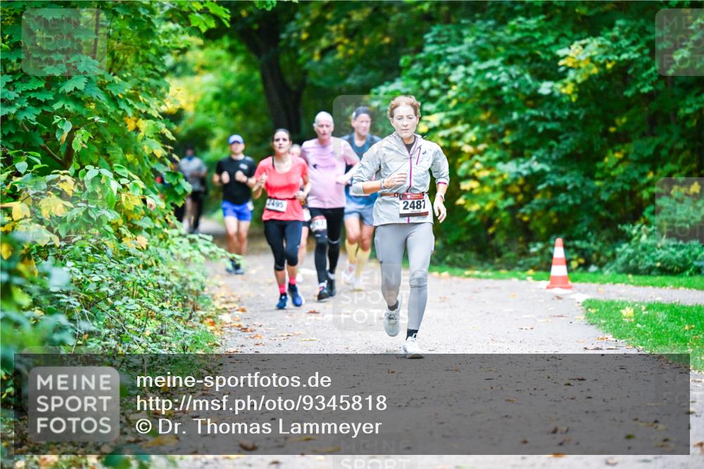 12.10.2025 - Bramfelder Halbmarathon 2025 Dr. Thomas Lammeyer http://msf.ph/oto/9345818 12.10.2025 10:17:39 Laufen 2487, 2495 meine-sportfotos.de
