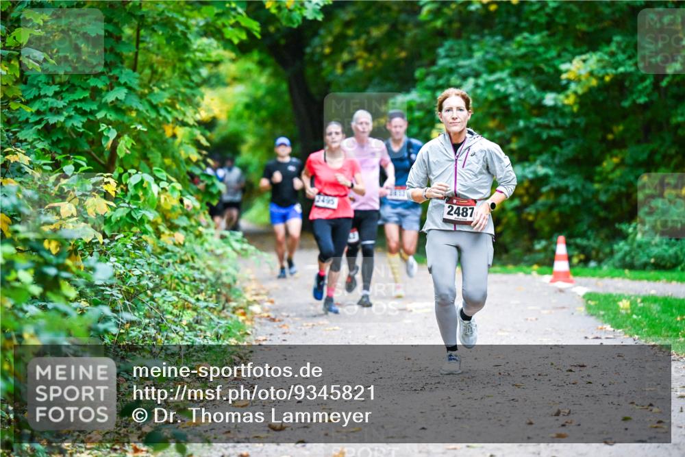 12.10.2025 - Bramfelder Halbmarathon 2025 Dr. Thomas Lammeyer http://msf.ph/oto/9345821 12.10.2025 10:17:40 Laufen 2487, 2495 meine-sportfotos.de
