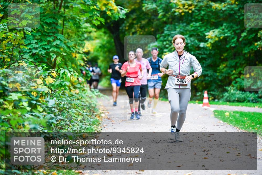 12.10.2025 - Bramfelder Halbmarathon 2025 Dr. Thomas Lammeyer http://msf.ph/oto/9345824 12.10.2025 10:17:40 Laufen 2495, 2833, 2487 meine-sportfotos.de