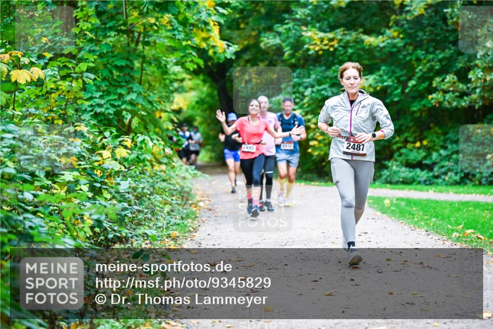 12.10.2025 - Bramfelder Halbmarathon 2025 Dr. Thomas Lammeyer http://msf.ph/oto/9345829 12.10.2025 10:17:41 Laufen 2487, 2495 meine-sportfotos.de