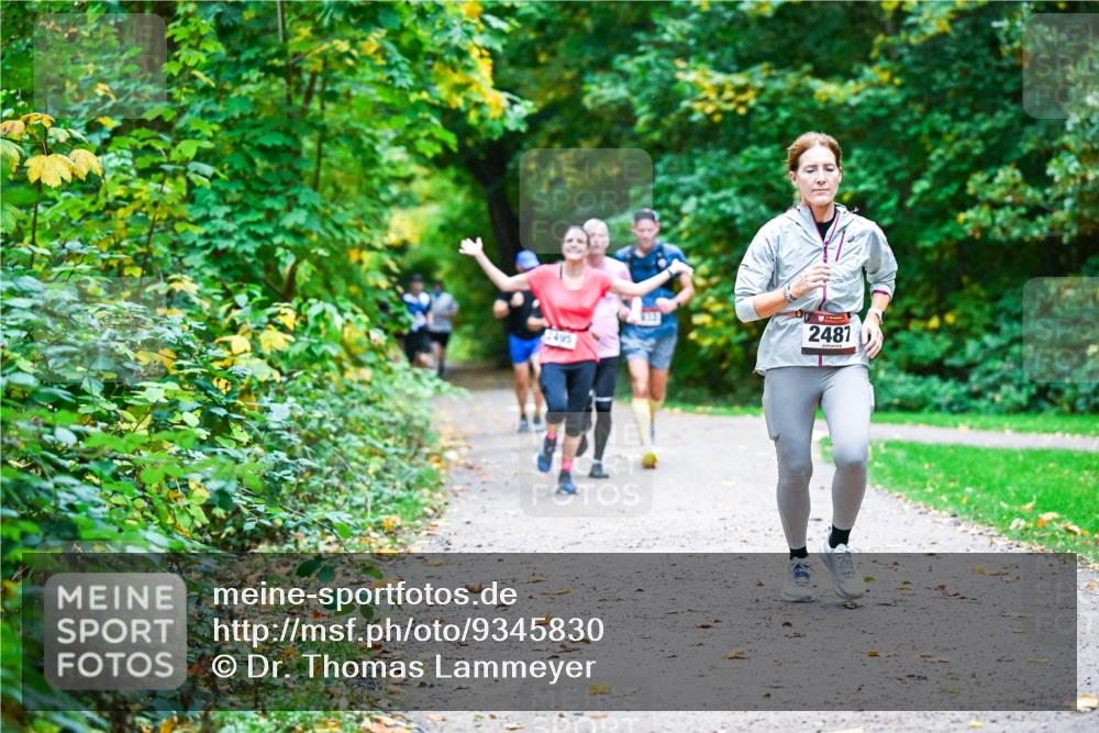12.10.2025 - Bramfelder Halbmarathon 2025 Dr. Thomas Lammeyer http://msf.ph/oto/9345830 12.10.2025 10:17:41 Laufen 2495, 833, 2481 meine-sportfotos.de