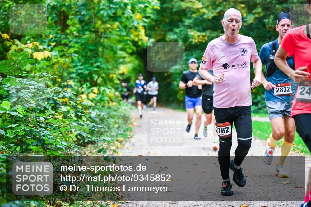 12.10.2025 - Bramfelder Halbmarathon 2025 Dr. Thomas Lammeyer http://msf.ph/oto/9345852 12.10.2025 10:17:45 Laufen 2762, 2832, 24 meine-sportfotos.de