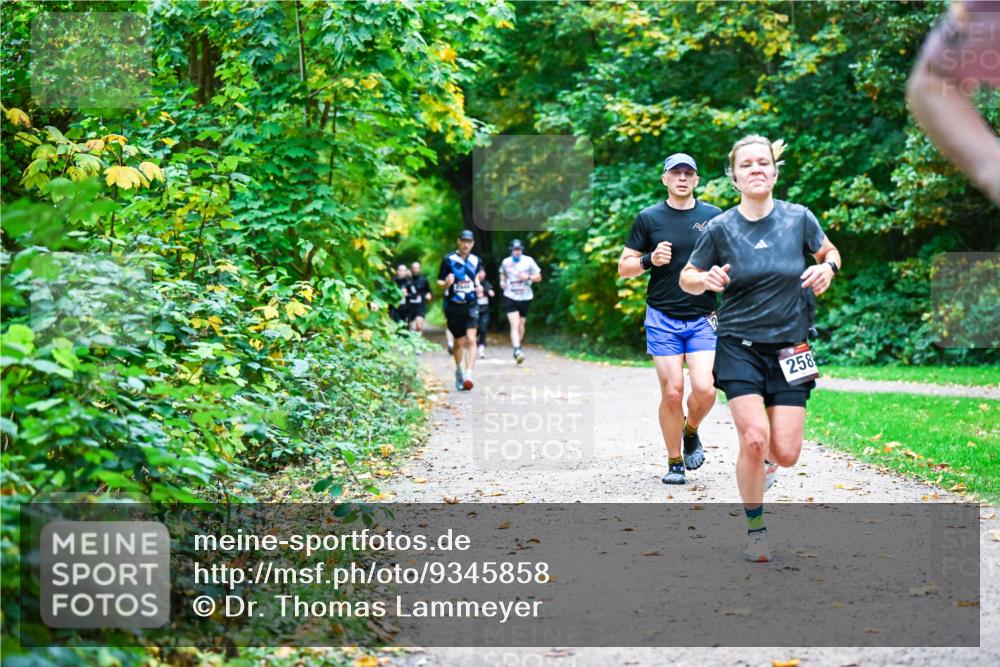 12.10.2025 - Bramfelder Halbmarathon 2025 Dr. Thomas Lammeyer http://msf.ph/oto/9345858 12.10.2025 10:17:46 Laufen 258 meine-sportfotos.de